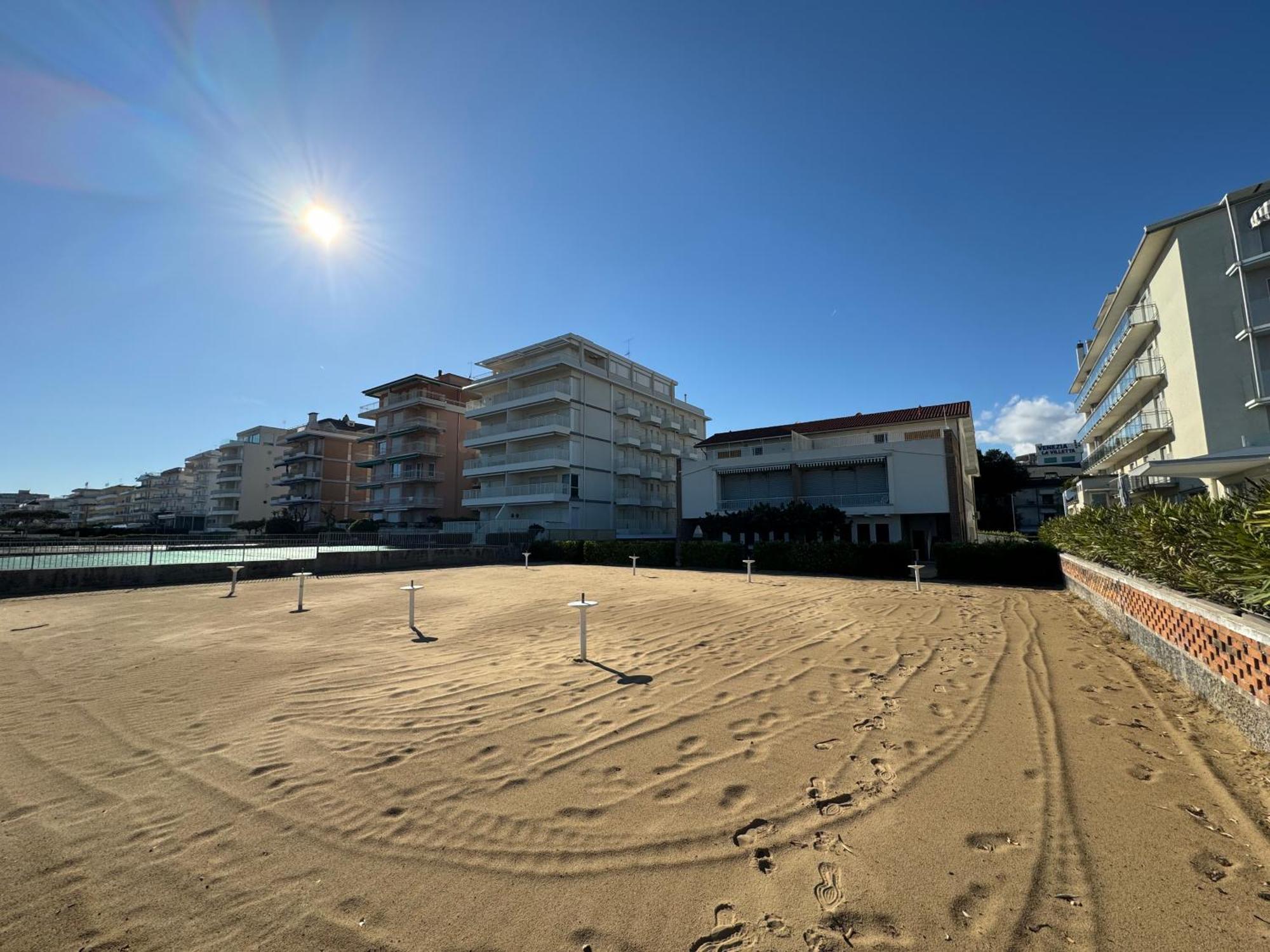 App4Rent Villa Zanetti - Appartamenti Con Spiaggia Privata Frontemare Lido di Jesolo Exterior photo