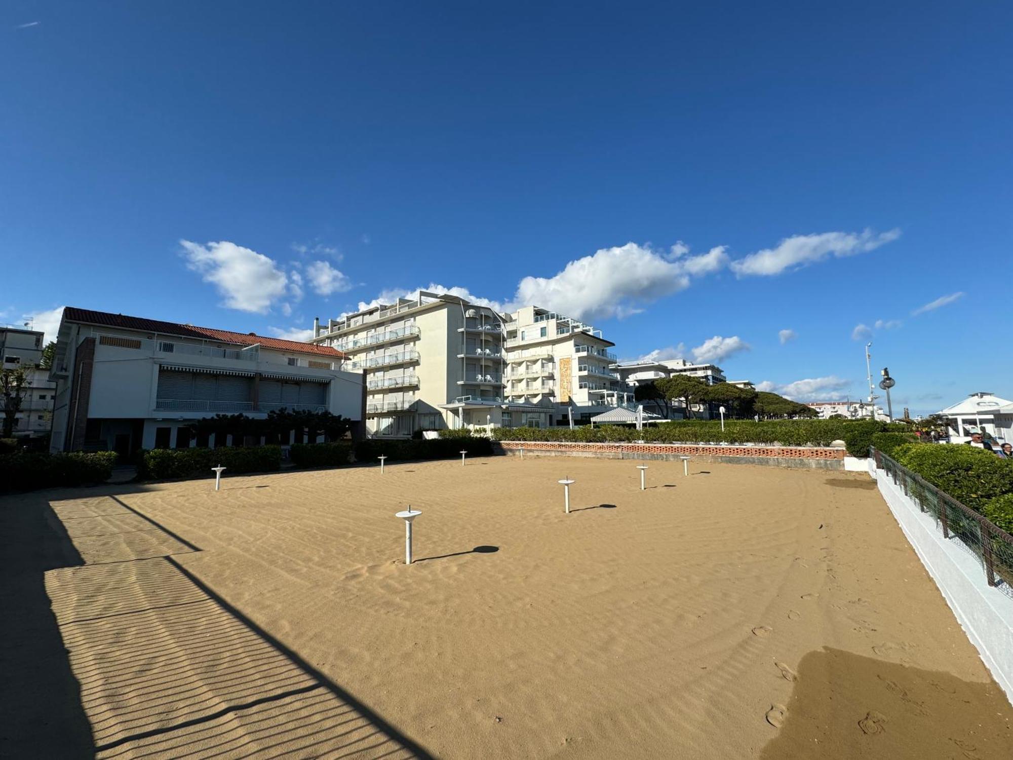 App4Rent Villa Zanetti - Appartamenti Con Spiaggia Privata Frontemare Lido di Jesolo Exterior photo