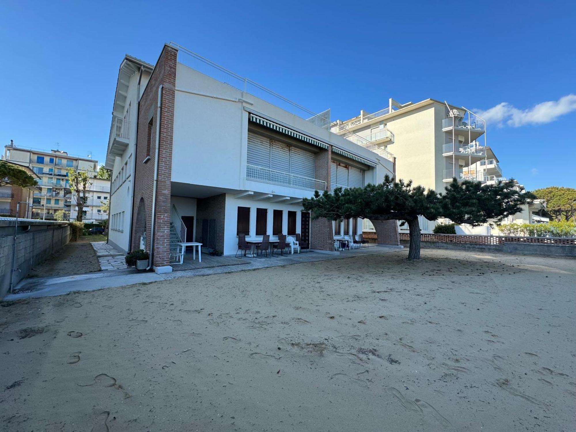 App4Rent Villa Zanetti - Appartamenti Con Spiaggia Privata Frontemare Lido di Jesolo Exterior photo