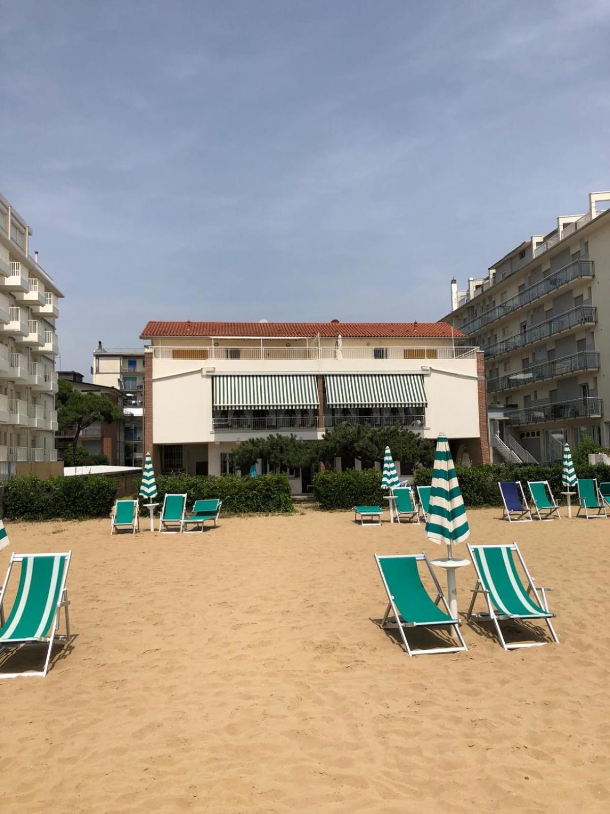 App4Rent Villa Zanetti - Appartamenti Con Spiaggia Privata Frontemare Lido di Jesolo Exterior photo